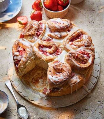 Strawberry bun cake