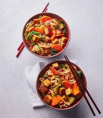 Veg and tofu spicy noodles