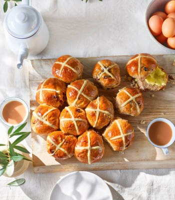 Tear-and-share ultimate hot cross buns