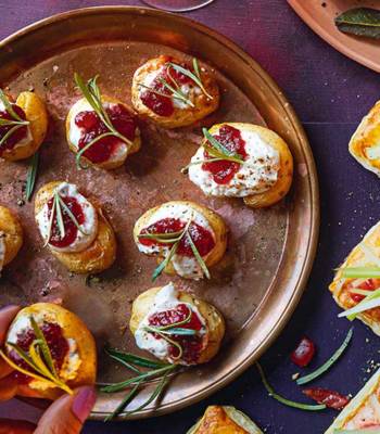 Smashed roasties with blue cheese and cranberry 