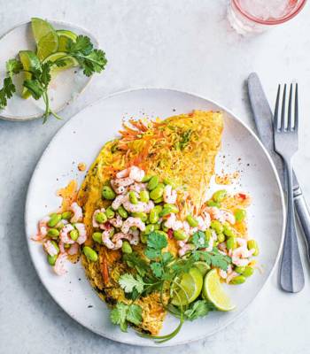 Noodle omelette with sweet chilli prawns 