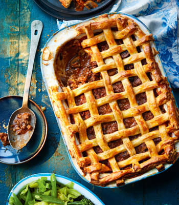 Cheesy minced beef and mushroom pie