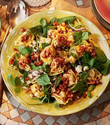 Tortelloni salad with spicy butter