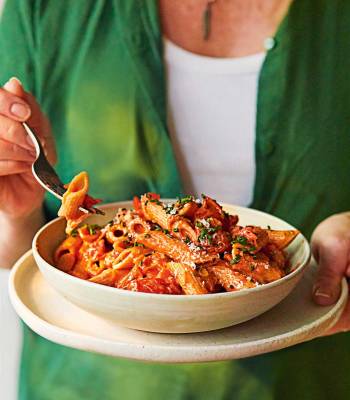 Creamy tomato and gochujang penne