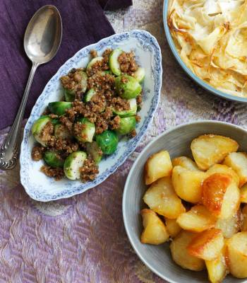 Sprouts with chestnut crumble
