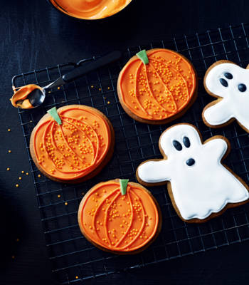 Pumpkin & ghost ginger biscuits
