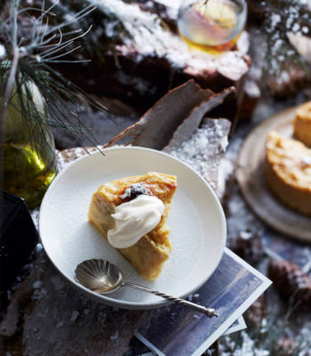 Apple brioche pudding