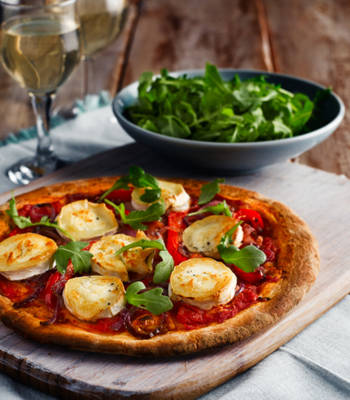 French goats' cheese, ham, pepper and red onion pizza