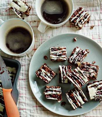 Chocolate cinnamon popcorn squares 