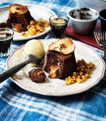 Melting middle toffee apple puddings with apple crisps 