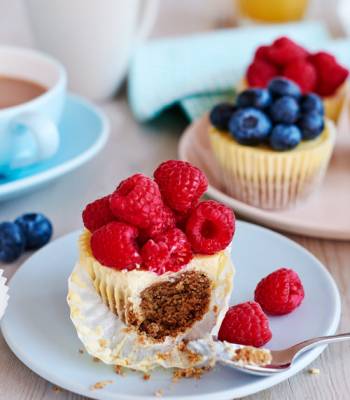 Low-fat cheesecake breakfast muffins