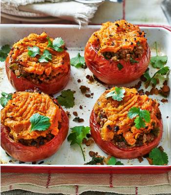 Moroccan minced beef-stuffed tomatoes