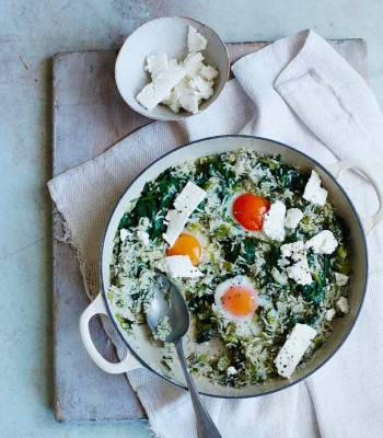 Rice, spinach and eggs with feta