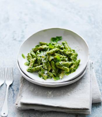 Wholewheat pasta with lemon avocado sauce