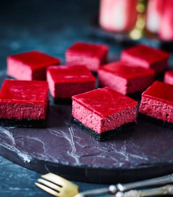 Red velvet cheesecake 