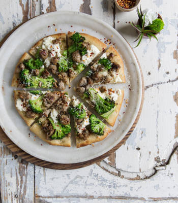Spicy sausage and broccoli pizzette