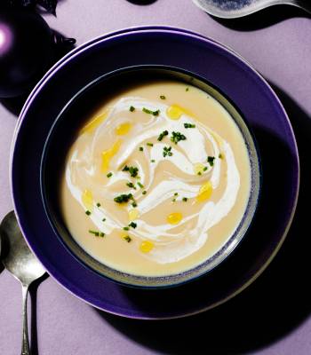 Caramelised parsnip soup with horseradish