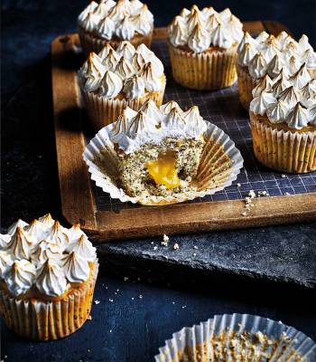 Lemon and poppy seed meringue cupcakes