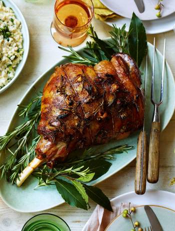 Roast leg of lamb with garlic and rosemary 
