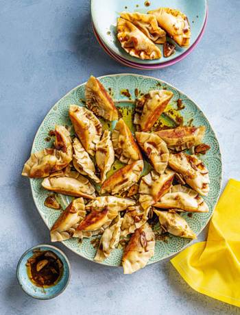 Chicken dumplings in spicy chilli sauce