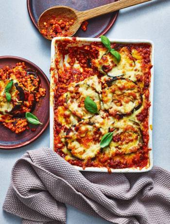 Cheesy aubergine and lentil bake 