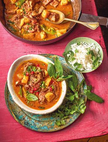 Beef and pineapple curry