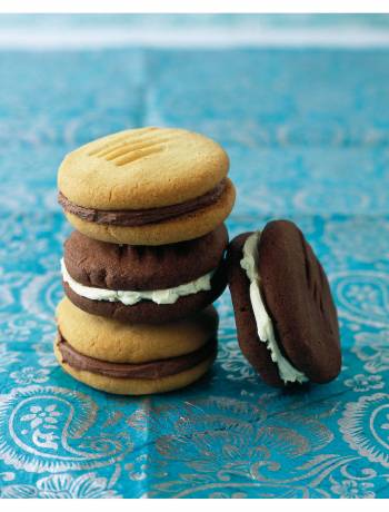Chocolate and vanilla biscuit sandwiches