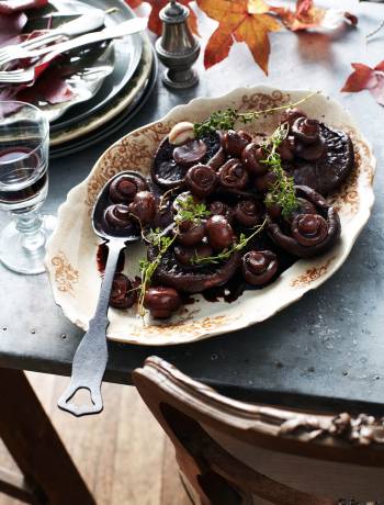 Portabella mushrooms with thyme and red wine