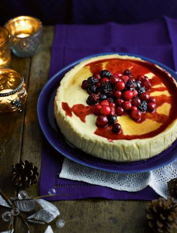 Berry and cinnamon baked cheesecake
