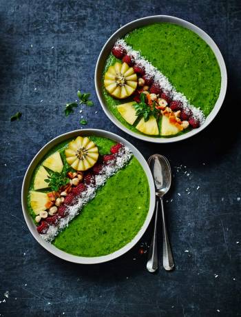Big green breakfast smoothie bowl