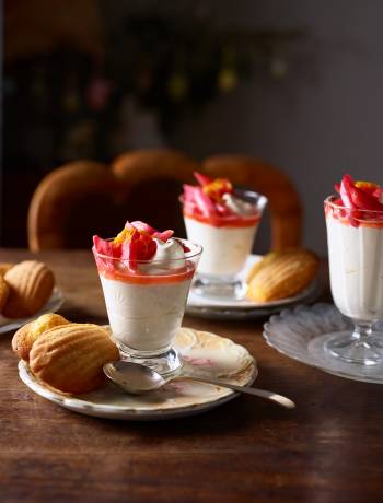 Rhubarb, orange and cinnamon pots