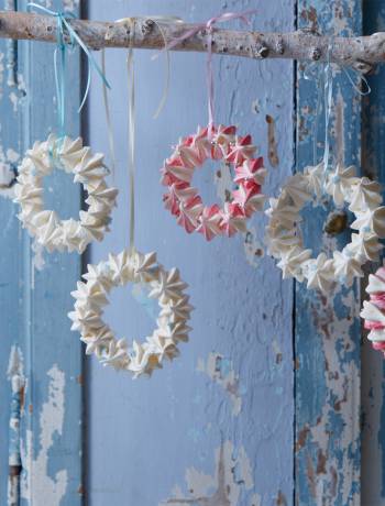Meringue snowflake wreaths