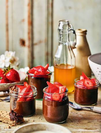 Rapeseed oil chocolate pots