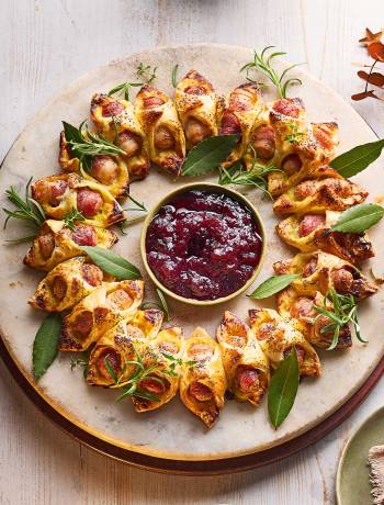 Pigs-in-blankets wreath