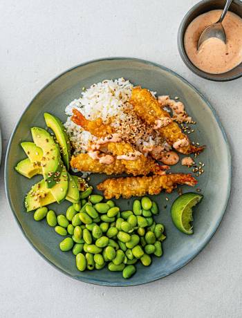 Tempura prawns and sushi rice bowl