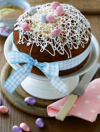 Easter lemon drizzle cake