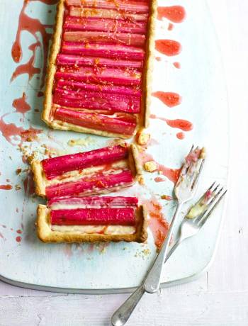 Rhubarb and custard tart 