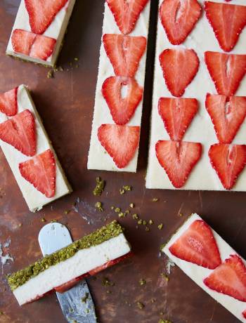 Raw vegan vanilla, strawberry and pistachio cheesecake