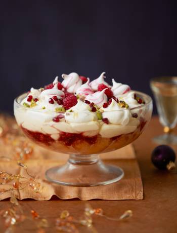 Raspberry and Prosecco trifle 