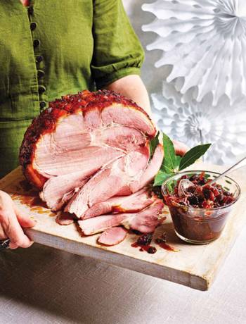 Brandy-glazed ham with 'mince pie' chutney