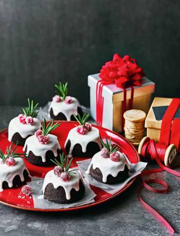 Mulled wine chocolate mini cakes