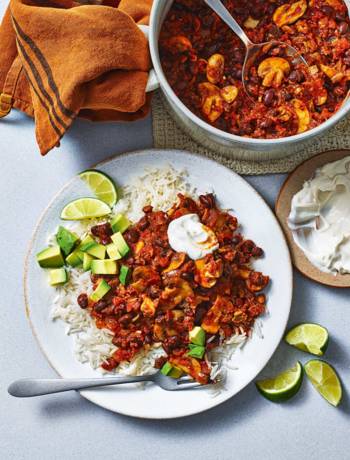 Mushroom and black bean chilli