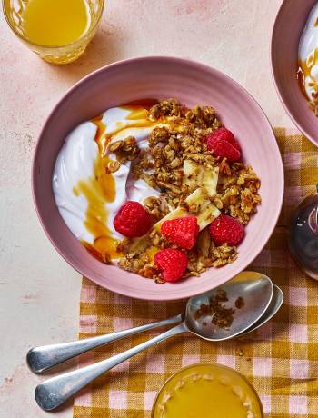 Sponsored: Healthy breakfast crumble bowl
