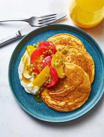 Five-ingredient cottage cheese pancakes