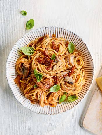 Sun-dried tomato and sardine spaghetti