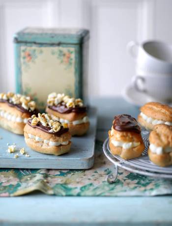 Toffee popcorn ėclairs