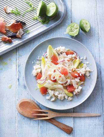 Spiced crab salad with fennel, grapefruit and chicory