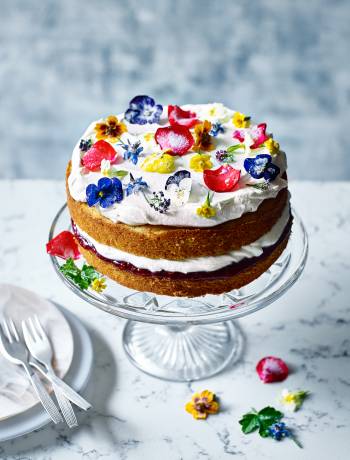 Rose-scented cake with crystallised flowers 
