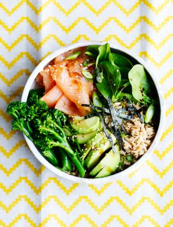 Smoked salmon sushi salad bowl 