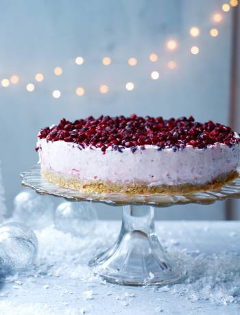 Pomegranate and raspberry cheesecake